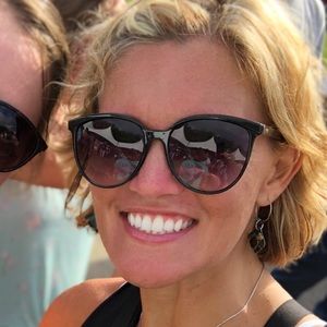 Meet your Posher, Carrie anne